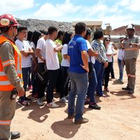 Alunos do IFMT-Pontes e Lacerda conhecem funcionamento de mineradora em visita técnica